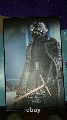 Hot Toys Star Wars The Rise of Skywalker Kylo Ren 1/6th Scale Collectible