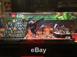 Multiple Lego Star Wars Displays / Star Wars Collection Collectibles Toys Lot