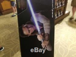 New Disney Parks Exclusive Star Wars Rey Lightsaber (the last Jedi) With Stand