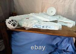 Star Wars Millennium Falcon Hasbro Europe C-2604A Plastic Ship Display 28