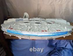 Star Wars Millennium Falcon Hasbro Europe C-2604A Plastic Ship Display 28